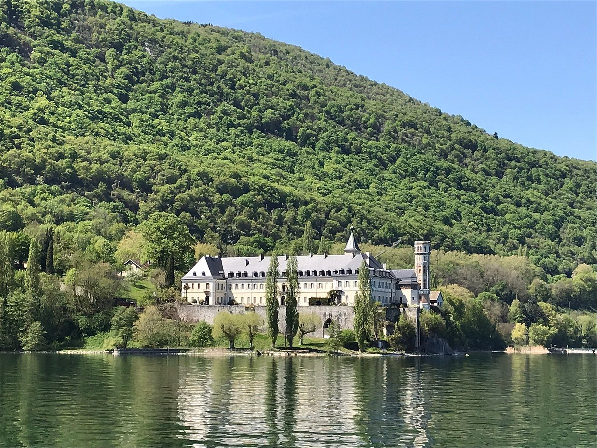 Abbaye de Hautecombe & Chanaz : deux magnifiques croisières sur le lac du Bourget