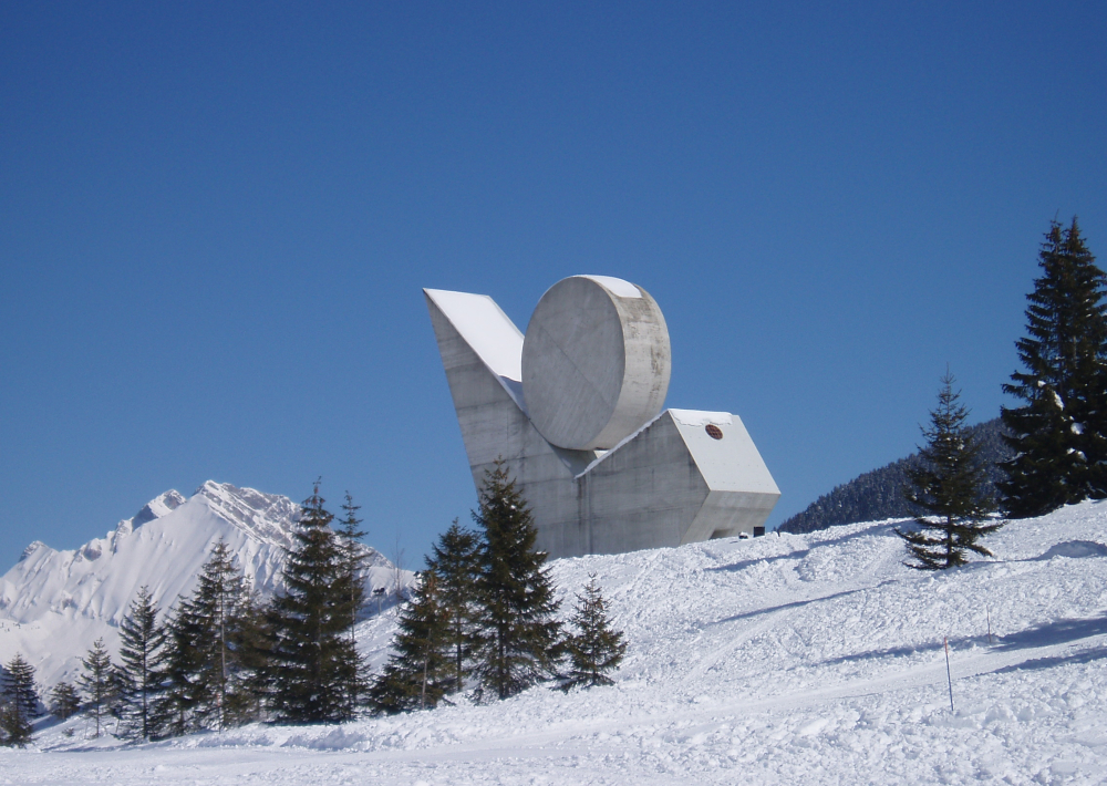 Luge, randonnées et plaisirs d’hiver : une escapade panoramique au plateau des Glières