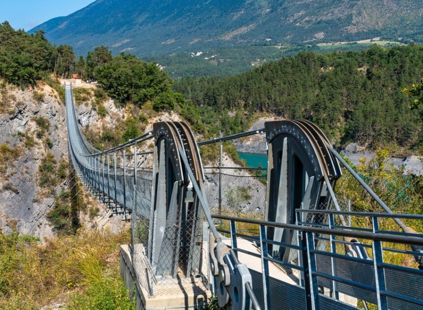 11 passerelles suspendues spectaculaires à découvrir en France