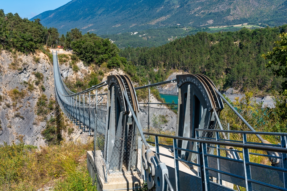 11 passerelles suspendues spectaculaires à découvrir en France